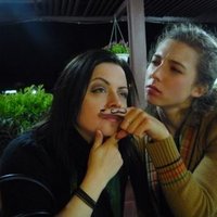 Fingerstache