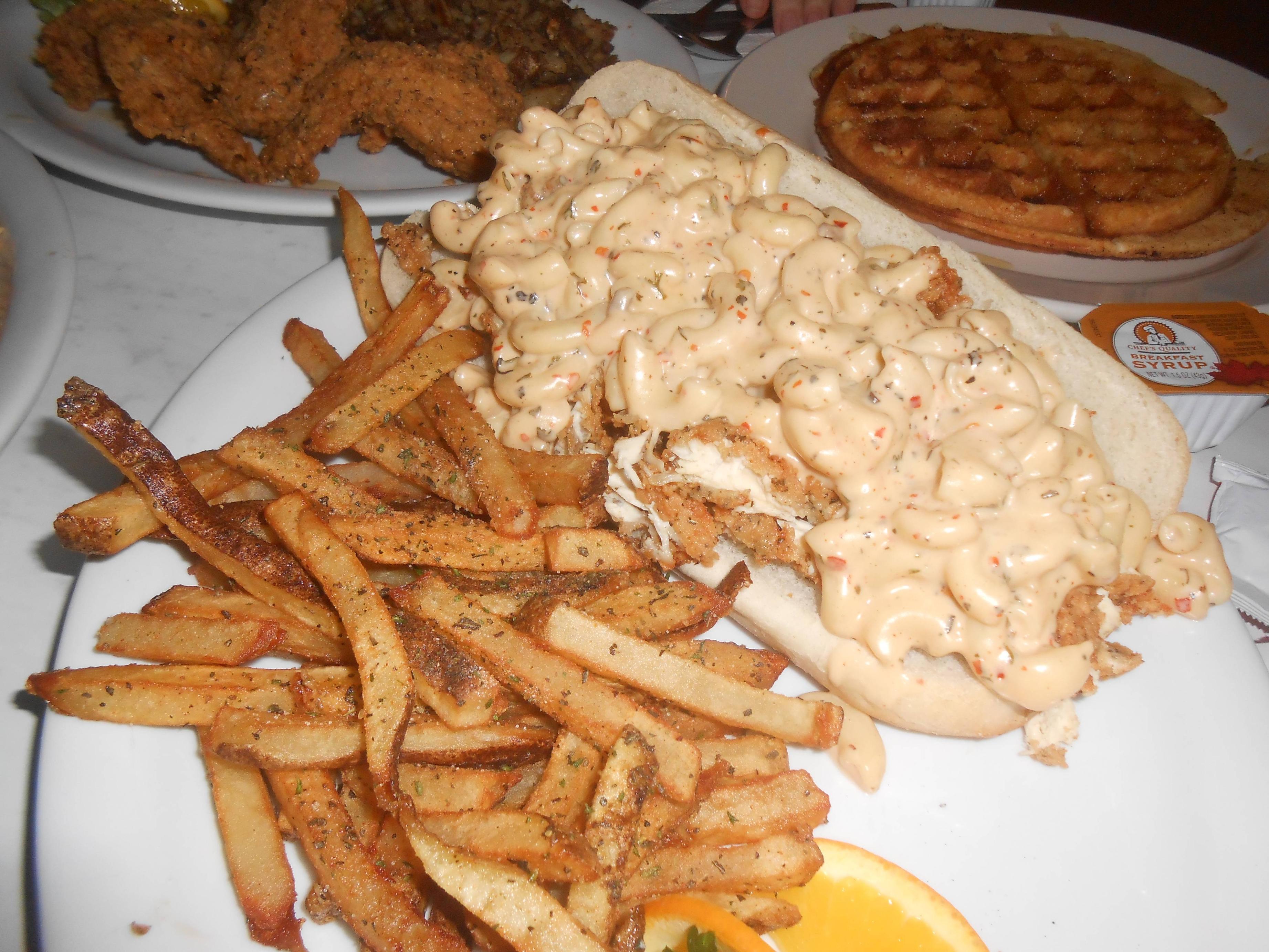 Fried Chicken and Macaroni & Cheese Sandwich | Food Porn | Know Your Meme