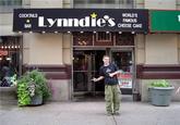 Lynndie England Pose