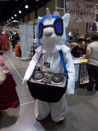 DJ P0N-3 / Vinyl Scratch