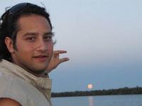 Can You Please Photoshop The Sun Between My Fingers?