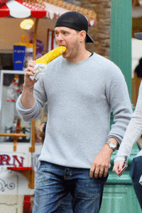 Michael Buble Doesn't Know How to Eat Corn on the Cob