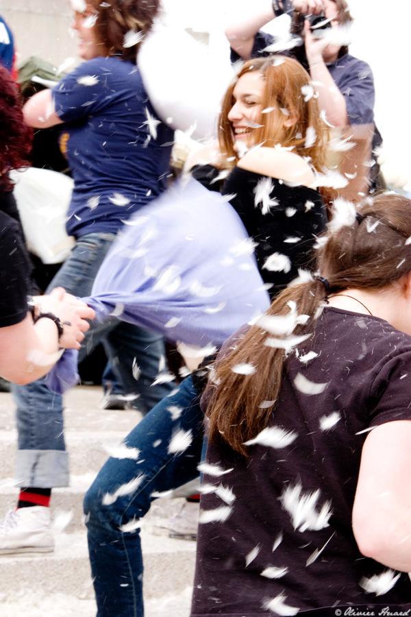 Flash_Mob___Pillow_Fight_5_by_mistero.jpg