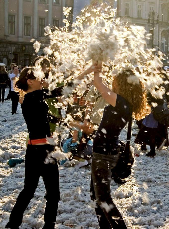 Pillow_fight_vol_4_by_jollybad.jpg