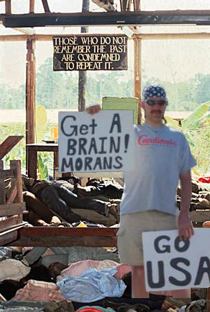 jonestown2b4xz.jpg